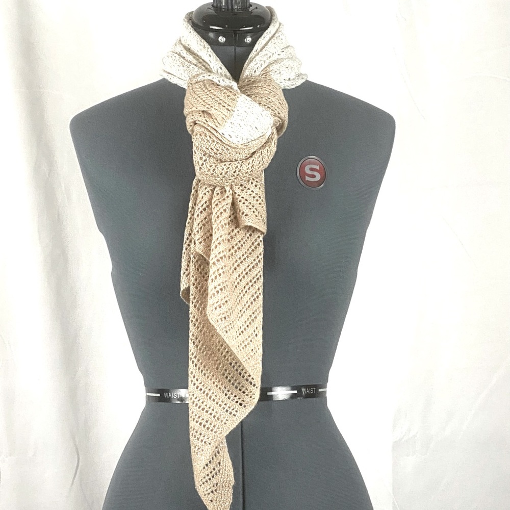 Isa & Stef Inc oatmeal and cream knit scarf metallic rectangle NWT 677
